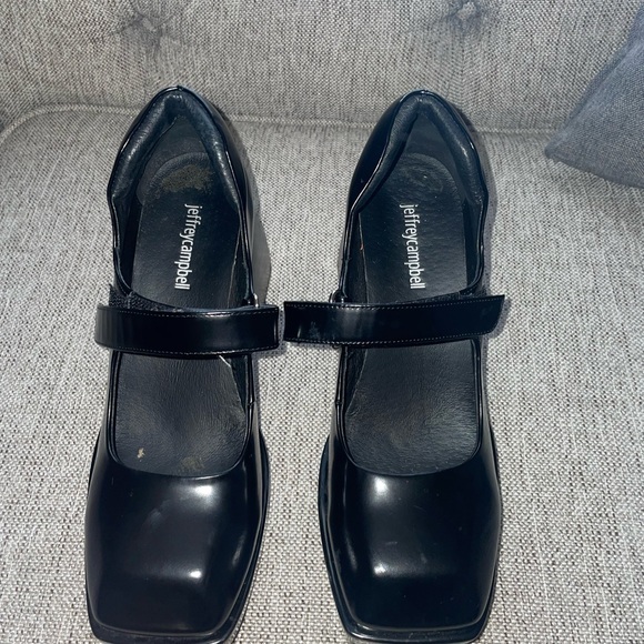 ladies slippers with velcro closure